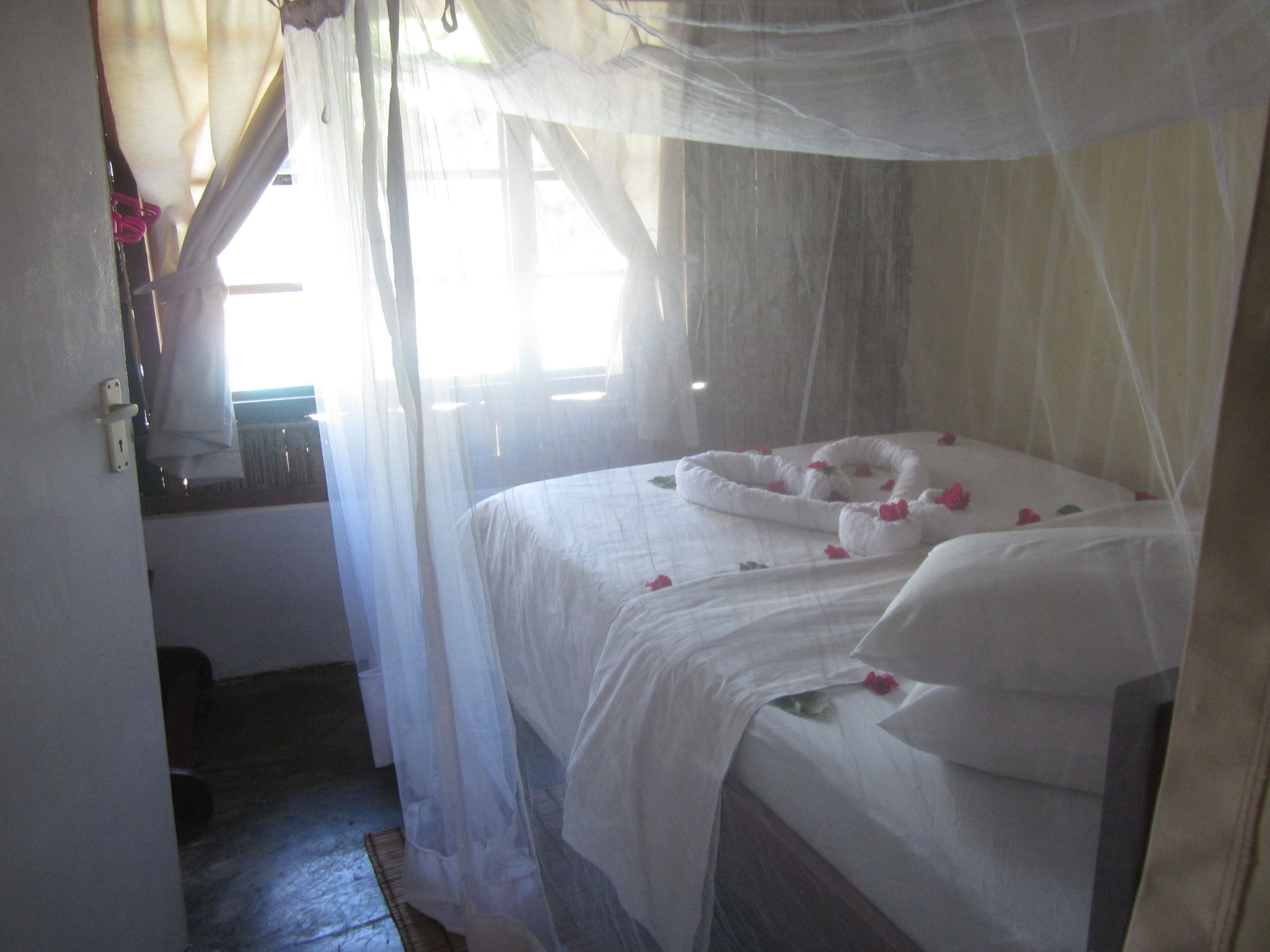 Baobab Beach Lodge And Backpackers Vilanculos Exterior photo